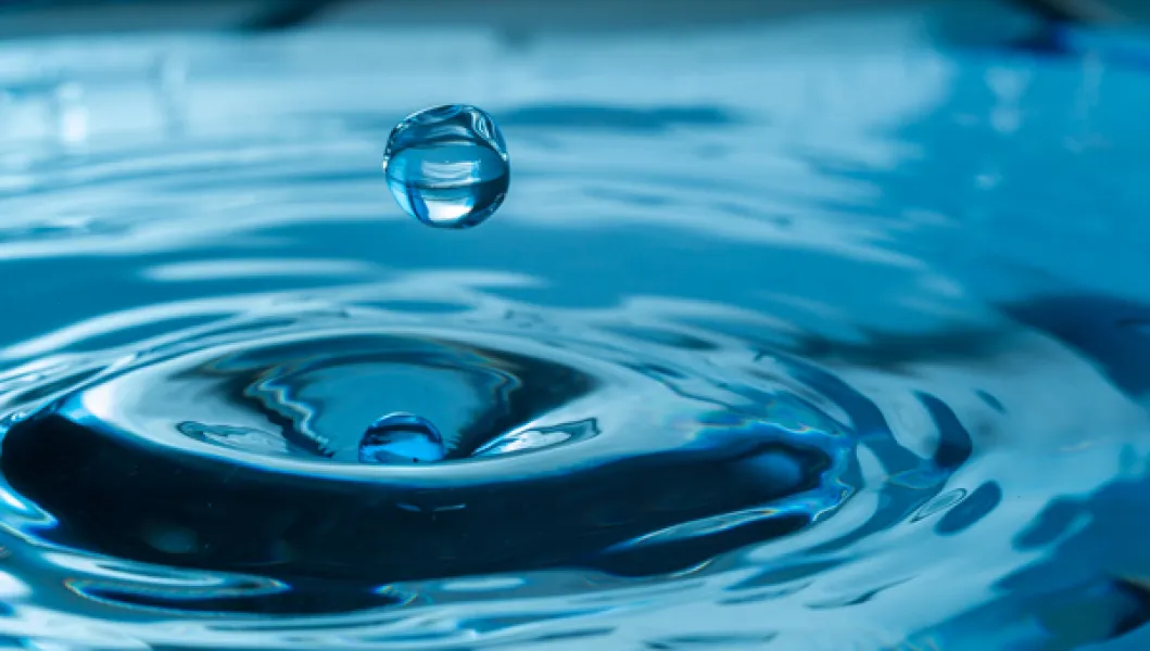 Water creating a ripple effect with one drop